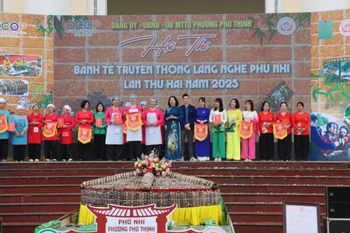 Độc đáo Hội thi bánh tẻ truyền thống làng nghề Phú Nhi