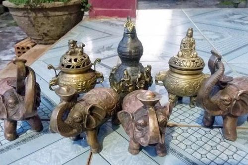 Trò lừa buôn thánh và nước mắt tu tiên