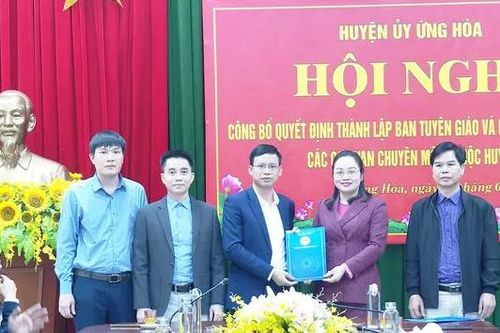 UBND huyện Ứng Hòa còn 10 phòng chuyên môn