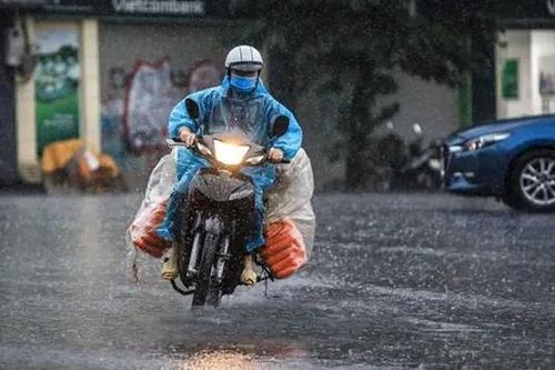 Cẩn trọng khi tham gia giao thông ngày mưa