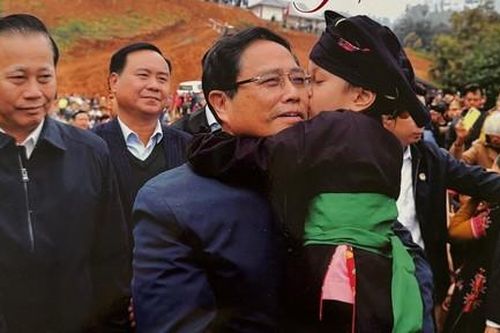 Triển lãm ảnh 'Vươn lên thôn Làng Nủ' tại TPHCM