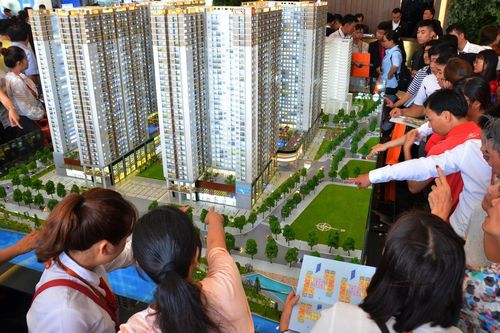 Môi giới BĐS đua nhau cắt 'hoa hồng' cho khách, chuyên gia cảnh báo mối nguy