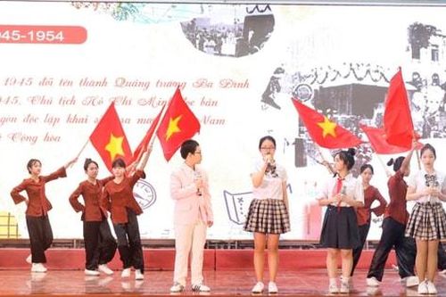 Học sinh Ba Đình hào hứng thi tài làm 'Sứ giả du lịch'