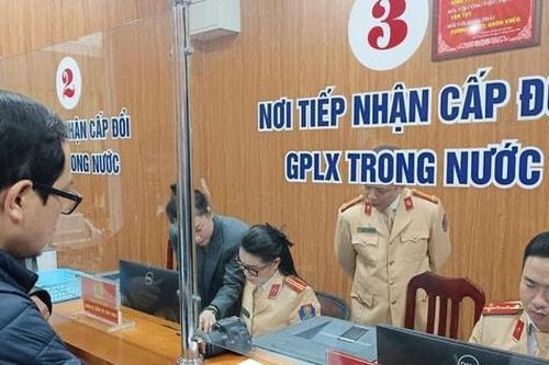 Lực lượng công an tiếp nhận 391 hồ sơ cấp, sử dụng giấy phép lái xe trong ngày 1-3