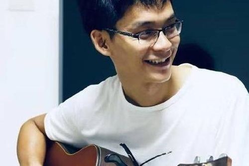 Nam sinh 16 lần thi đại học chỉ vì muốn vào Thanh Hoa hiện ra sao khi bước vào tuổi 35?