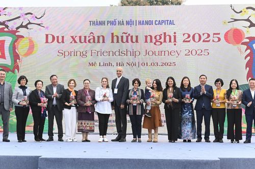Hơn 400 đại biểu trong nước và quốc tế 'Du xuân Hữu nghị 2025' tại Mê Linh, Hà Nội