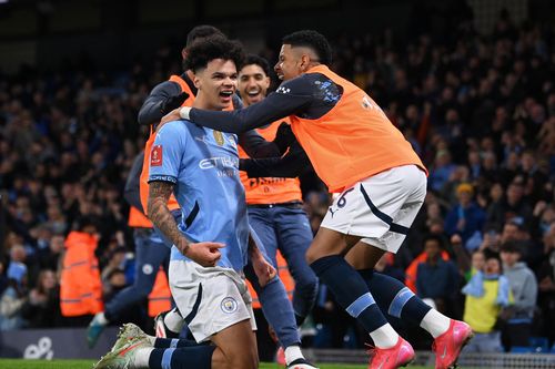 Sao trẻ sinh năm 2005 giải cứu Man City