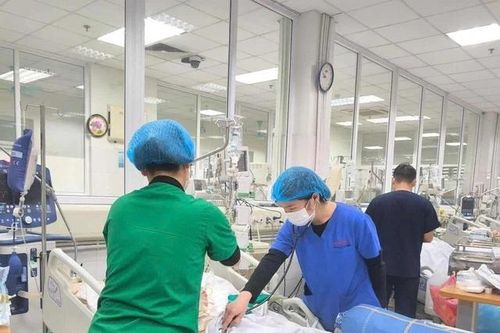 Thiếu nữ nguy kịch sau khi thoa thuốc trị mụn