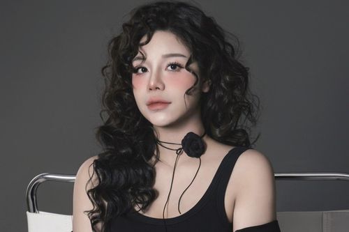 Vợ Bùi Tiến Dũng sắp đón em bé thứ 3