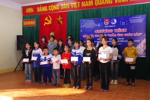 Nhiều hoạt động thiết thực tại chương trình 'Tháng ba biên giới' ở Nghệ An