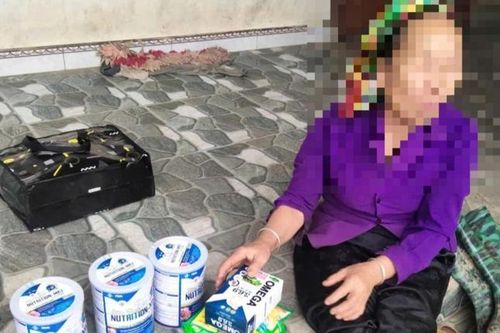 Điều tra nhóm người bán sữa không rõ nguồn gốc cho người cao tuổi