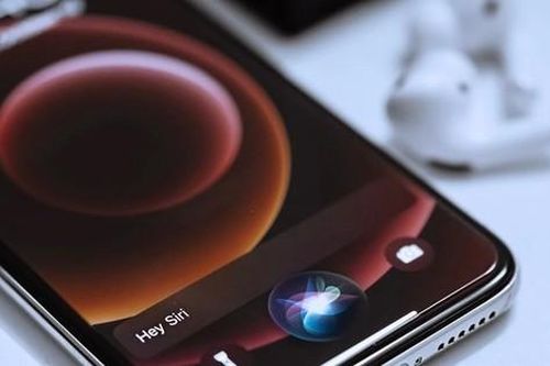 Siri trên iPhone đã có Tiếng Việt, vì sao vẫn bị chê 'vô tri'?