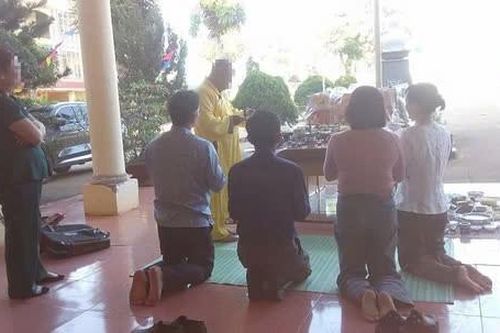 Phát hiện nhiều chim lợn, trường mời thầy về cúng?