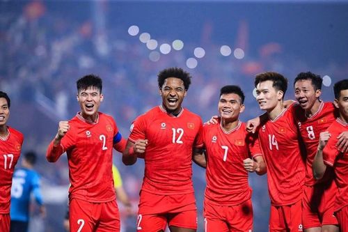 Loạt sao Việt Nam có cơ hội thi đấu với Man United