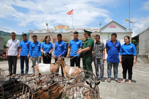 Mang hạnh phúc, ấm no đến với đồng bào các dân tộc miền biên viễn