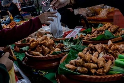 Malaysia quyết xử lý nạn đầu cơ giấy phép bán hàng rong dịp tháng Ramadan