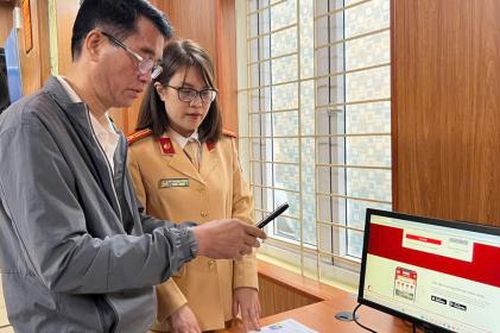 Lực lượng CSGT đã tiếp nhận gần 400 hồ sơ cấp, đổi GPLX trên toàn quốc