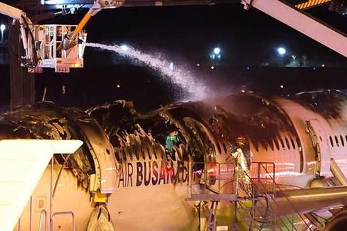 Cấm sạc thiết bị điện tử trên máy bay