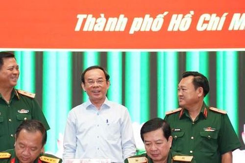 Bàn giao chức vụ Tư lệnh, Chính ủy Bộ Tư lệnh TPHCM