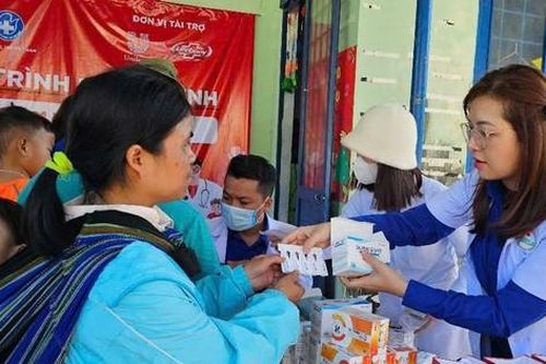 Phát thuốc miễn phí, trao sinh kế, phiên chợ 0 đồng ở xứ Quảng