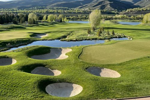 Điều bất ngờ ở các sân golf phục vụ giới nhà giàu