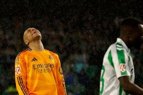 Real Madrid 5 trận mất 10 điểm, Ancelotti trách Mbappe và dàn sao