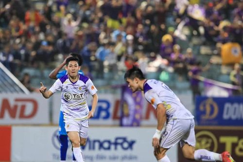 'Vượt khó' thắng SHB Đà Nẵng 3-2, Hà Nội FC vươn lên nhì bảng V-League