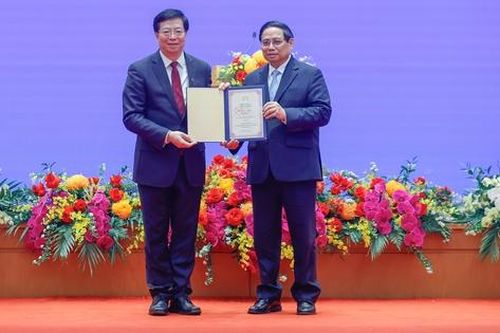 Thủ tướng Phạm Minh Chính nhận danh hiệu 'Giáo sư danh dự' Đại học Thanh Hoa