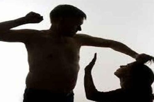 Quảng Trị: Thêm 1 người đàn ông bị phạt tiền vì gây thương tích cho người thân