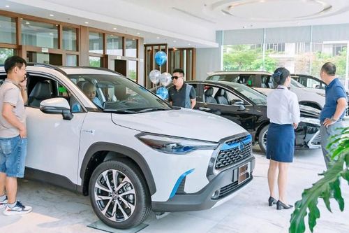 Cân nhắc trước khi mua ô tô 'tồn kho' giảm giá