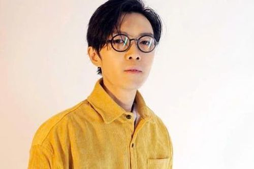 Nam ca sĩ qua đời ở tuổi 42