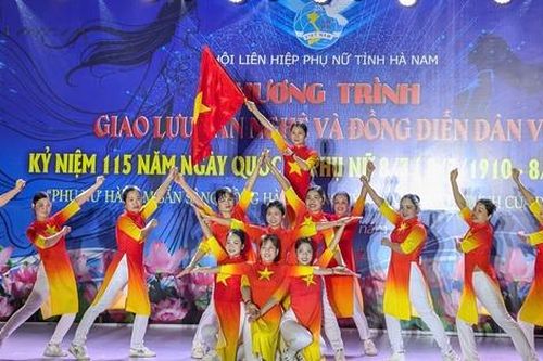 Hà Nam: Hơn 1.000 phụ nữ giao lưu văn nghệ và đồng diễn dân vũ