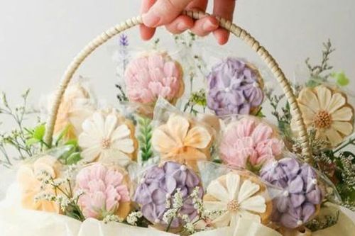 Hoa 'bánh quy' giá chỉ 30k: Quà tặng mới lạ trong dịp 8/3