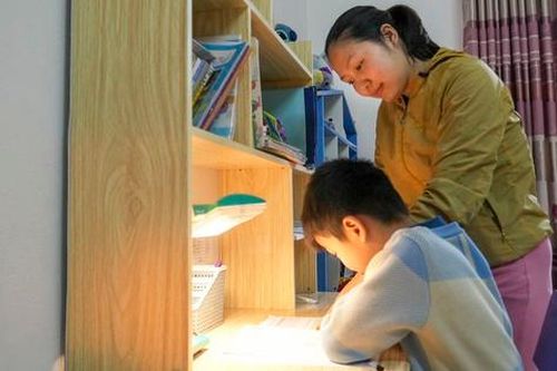 Phụ huynh nông thôn mừng vui khi học sinh công lập được miễn toàn bộ học phí