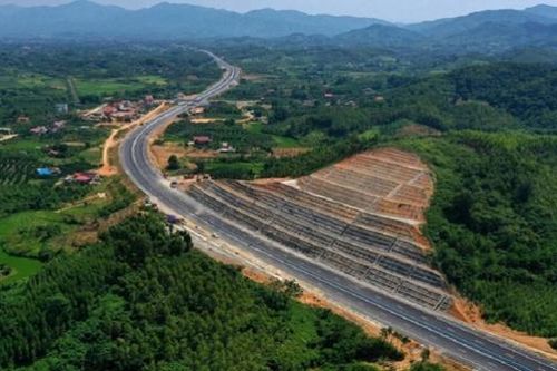 Thứ trưởng Bộ Công Thương làm thành viên đoàn kiểm tra các dự án giao thông trọng điểm