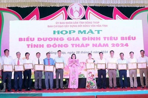 Tôn vinh những giá trị truyền thống của gia đình Việt Nam