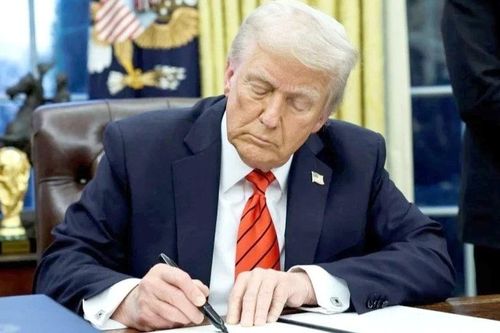 Tổng thống Mỹ Donald Trump ký sắc lệnh công nhận tiếng Anh là ngôn ngữ chính thức