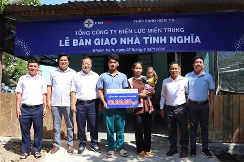 Tổng Công ty Điện lực miền Trung hỗ trợ 350 triệu đồng xây nhà tình nghĩa