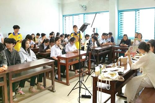 Hơn 1.300 học sinh trải nghiệm 'Một ngày làm sinh viên HUE'