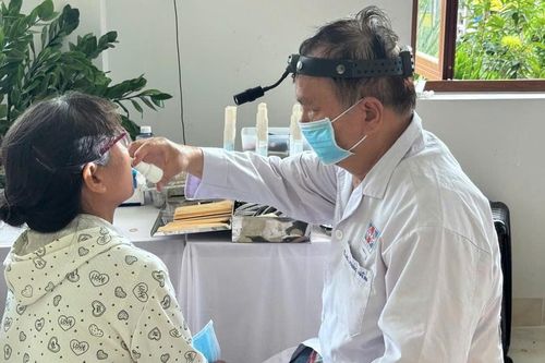 Chùa Tường Nguyên và y bác sĩ thiện nguyện TP.HCM tổ chức khám bệnh, tặng thuốc miễn phí