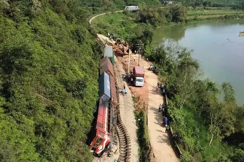 Hành khách di chuyển thế nào sau sự cố lật tàu?