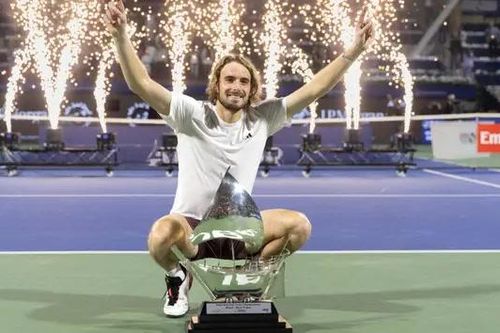 Stefanos Tsitsipas lần đầu đăng quang tại Dubai