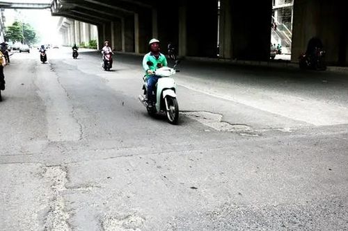Nguy cơ tai nạn ở đường thi công ẩu