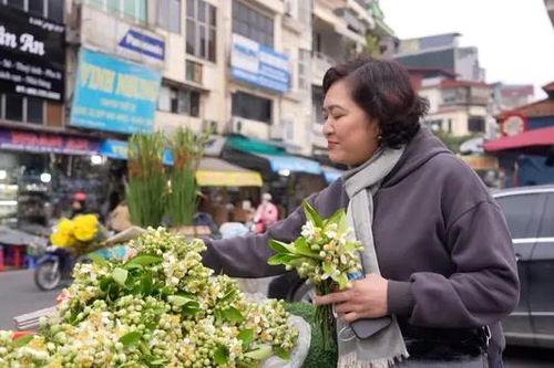 Hương hoa bưởi gọi tháng Ba về trên phố