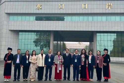 'Lễ hội Xuân Long' biên giới Việt Nam - Trung Quốc