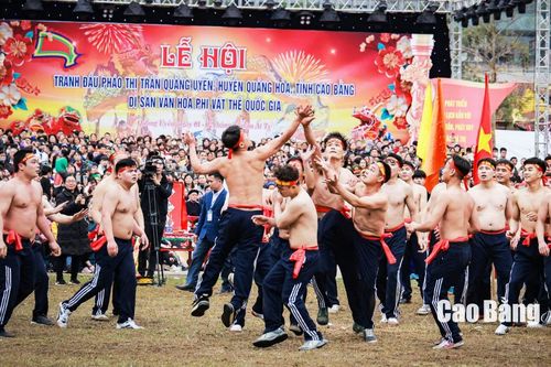 Đặc sắc Lễ hội tranh đầu pháo thị trấn Quảng Uyên