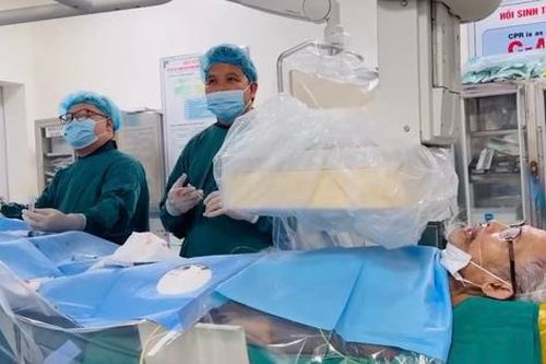Bệnh nhân ung thư mời bác sĩ hát cùng trong lúc phẫu thuật để động viên tinh thần
