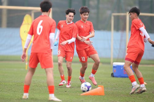 Cầu thủ Việt kiều Hà Lan có thể hình hạn chế khi tập cùng U17 Việt Nam