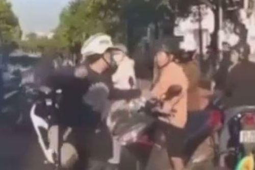Thanh niên hành hung người đàn ông ở Đồng Nai