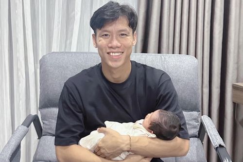 Quế Ngọc Hải, Đặng Văn Lâm ra dáng 'bố bỉm sữa'